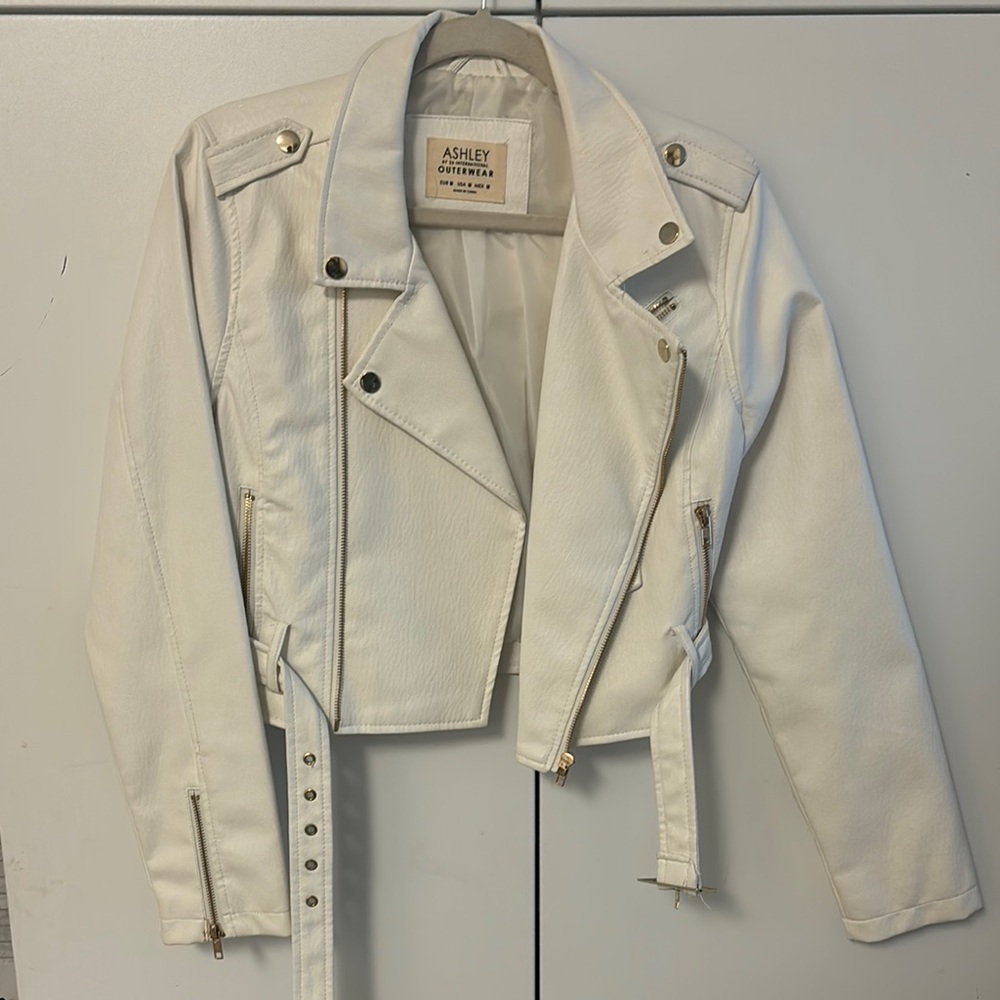 Ashley By 26 International Oversized White Jacket